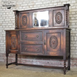 Engels dressoir